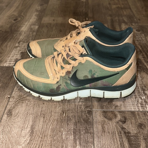 Camo colored Nike Free sneakers - Picture 3 of 5